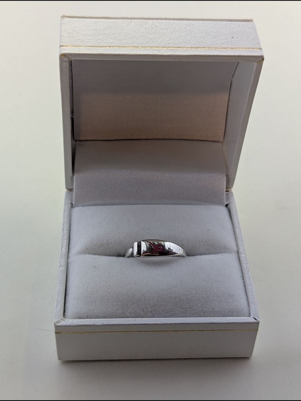 ✨ Sleek Silver Women’s Dome Ring - Polished Silver Finish ✨ - Picture 2 of 4